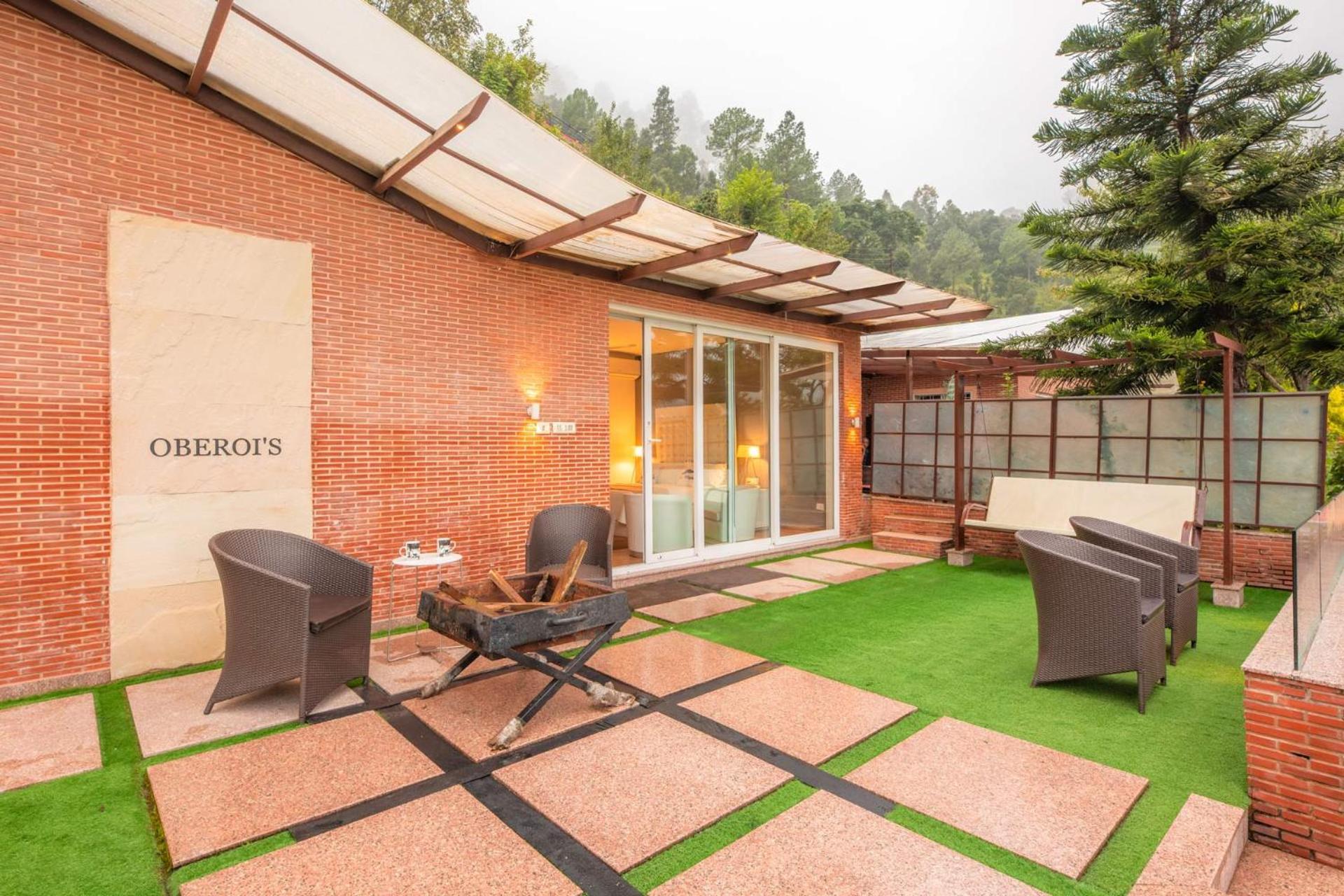 Stayvista At Oberoi'S Chalet Bhīm Tāl Exterior foto